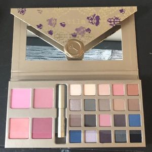 NEW IN BOX Stila A Whole Lot Of Love Gift Set